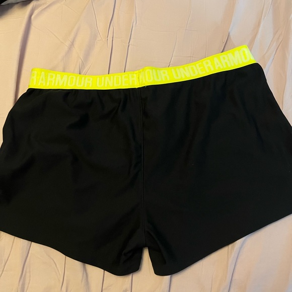 Underarmour shorts - Picture 2 of 3